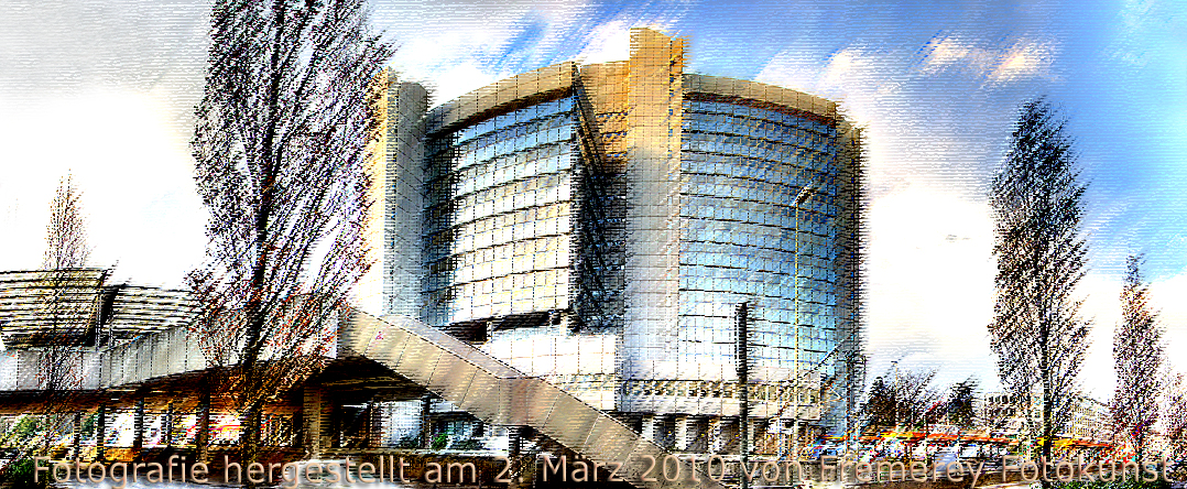 Diesen Winter war der Hofgarten wei, im Sommer wird er grn sein. Das Stadthaus ist fast 40 Jahre schon grau, bald soll dieser Ort im Zentrum grn werden!